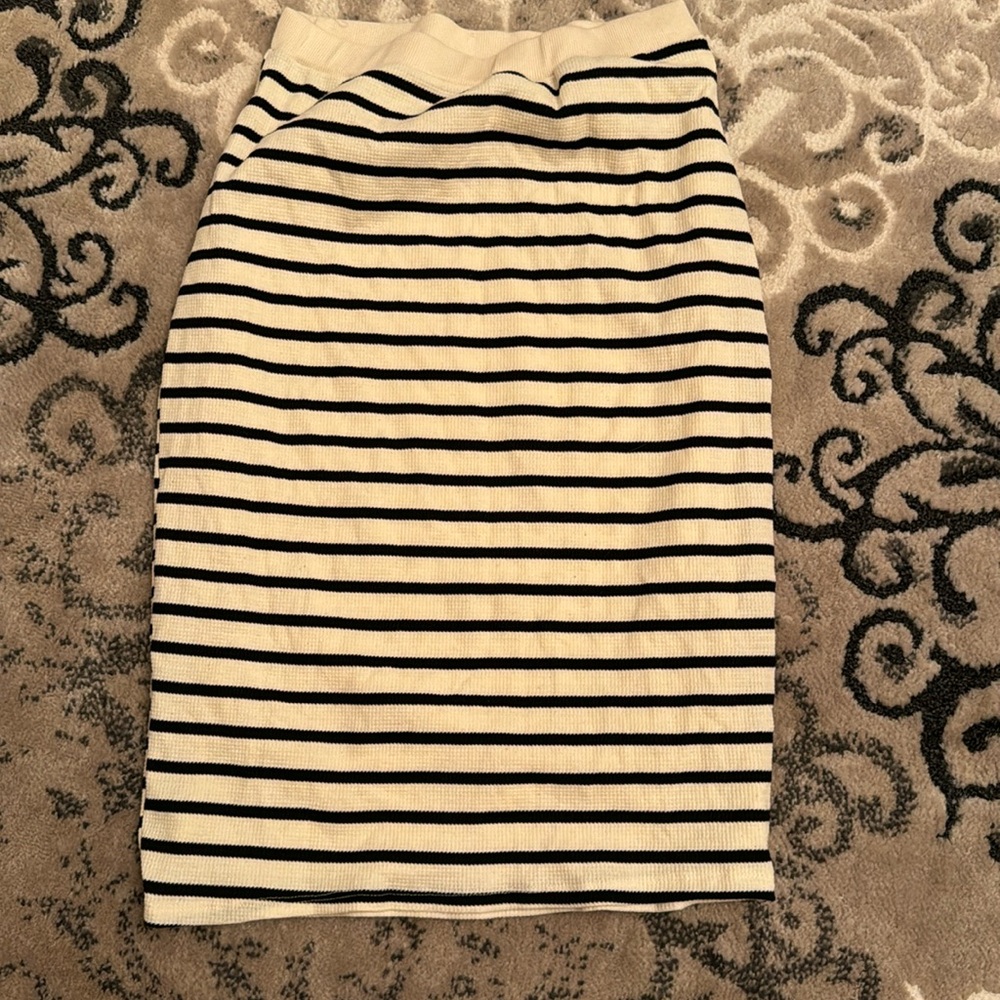 ATELIER NWT CREAM AND NAVY STRIPPED SKIRT SIZE S